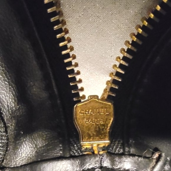 Authentic CHANEL Black Lambskin Leather Vanity Case - Picture 8 of 14